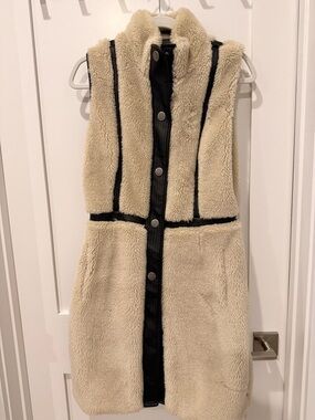 NIC+ZOE Cream Sherpa Vest with Black Trim